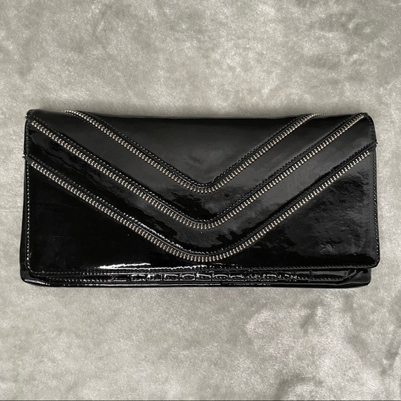 Tarnish Patent Black Wallet Clutch 13 Card Zipper Trim Detail - Picture 1 of 11